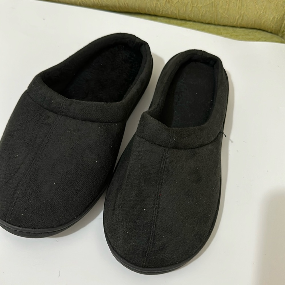 Women’s slippers size 7